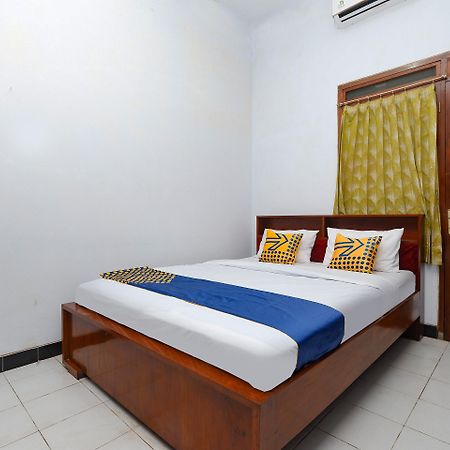 Oyo 2240 Simpang Tujuh Residence Kudus Exterior foto