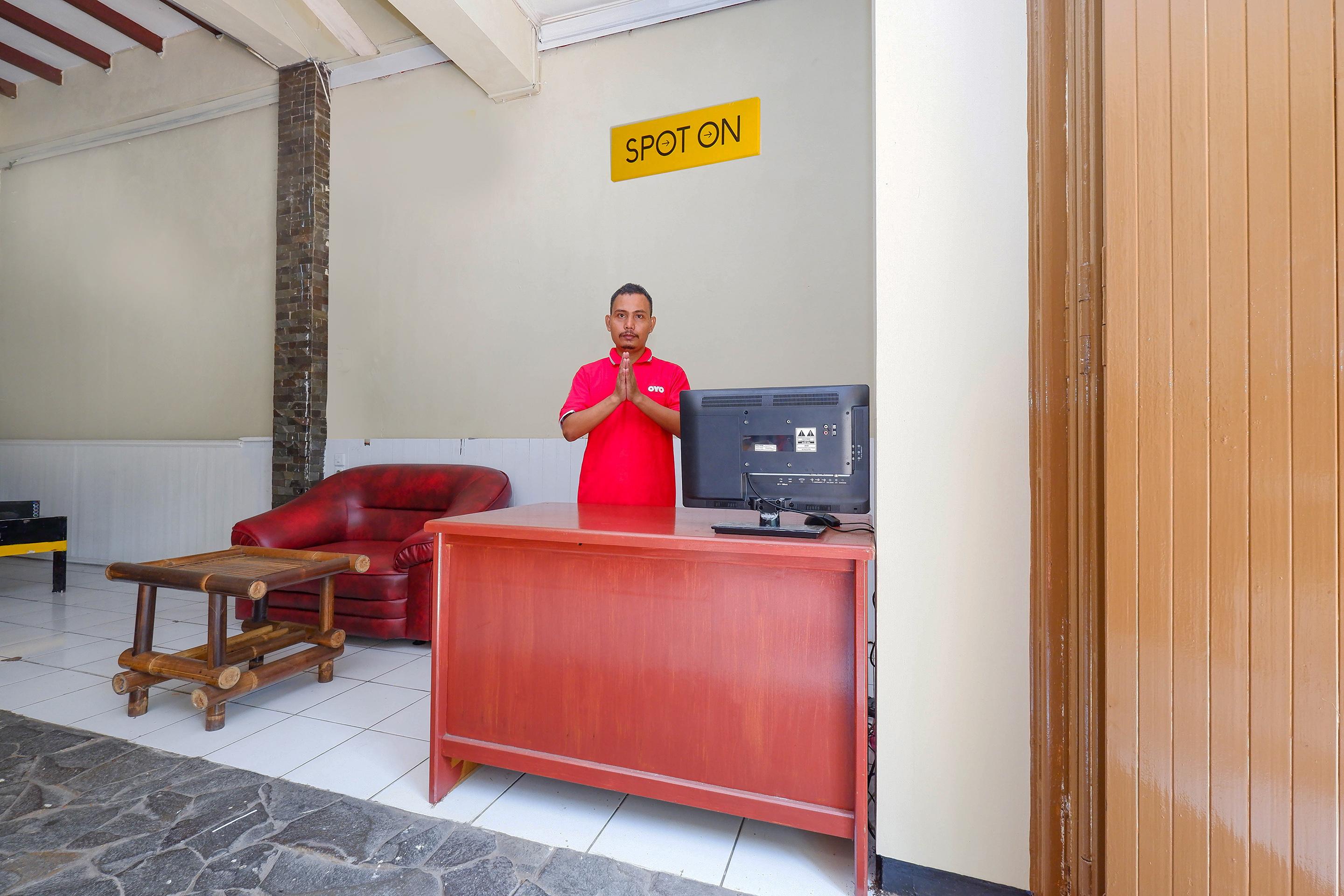 Oyo 2240 Simpang Tujuh Residence Kudus Exterior foto