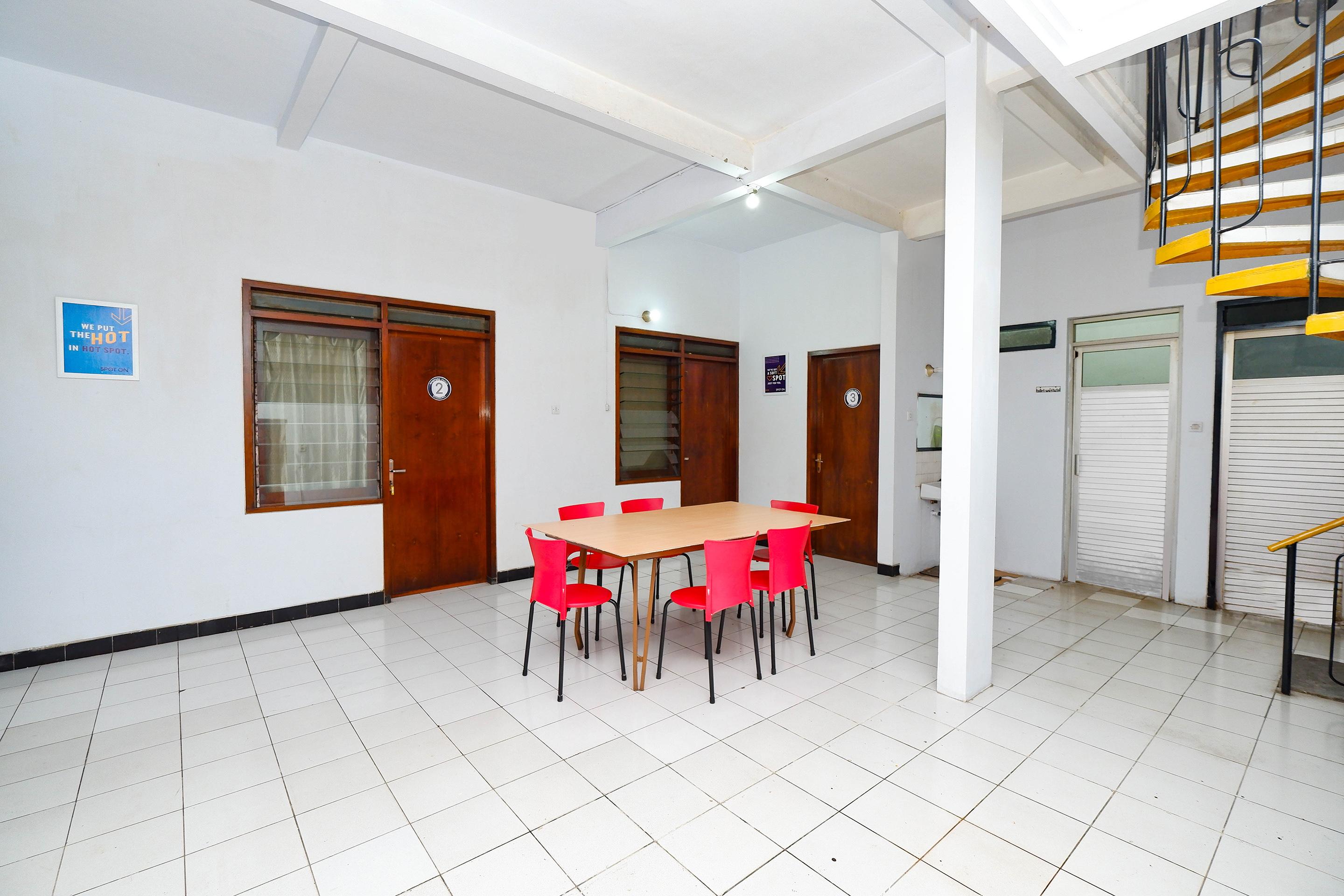 Oyo 2240 Simpang Tujuh Residence Kudus Exterior foto