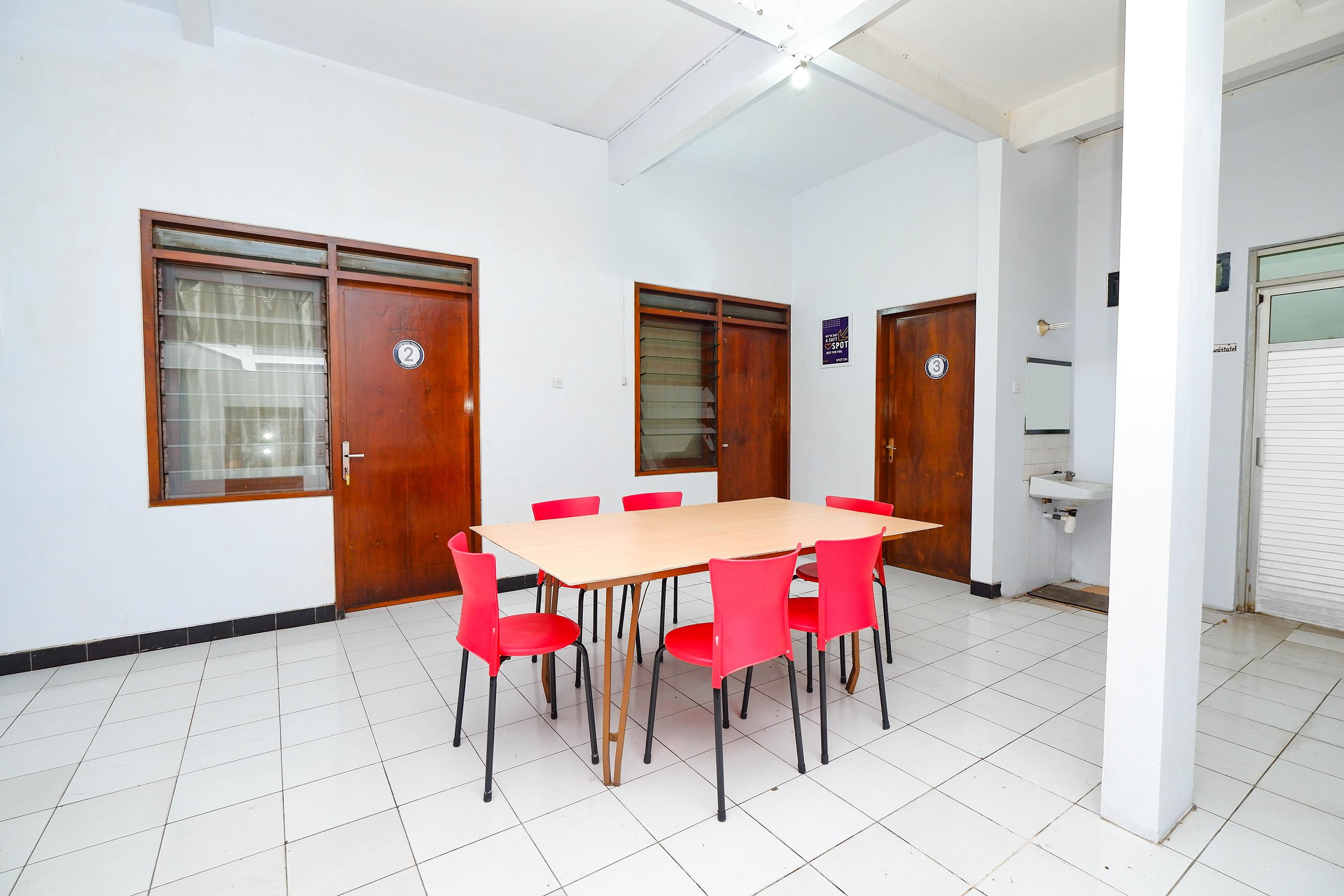 Oyo 2240 Simpang Tujuh Residence Kudus Exterior foto